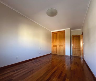 A 3 bedroom apartment with balcony and closed garage in Braga - for... - Photo 1