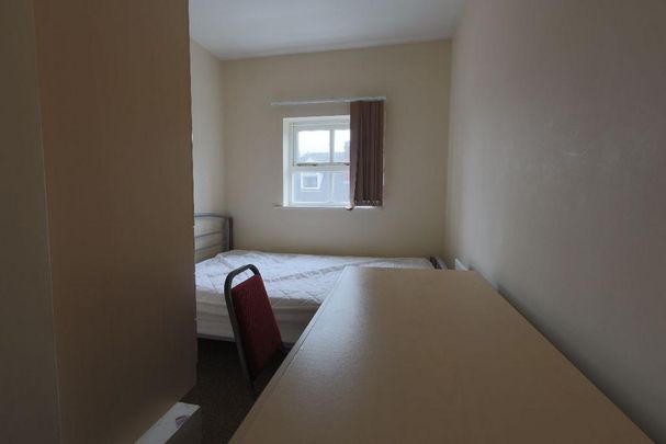 6 bedroom house to rent - Photo 1