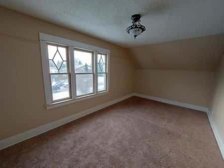 2 Bedroom Home Downtown! - Photo 5