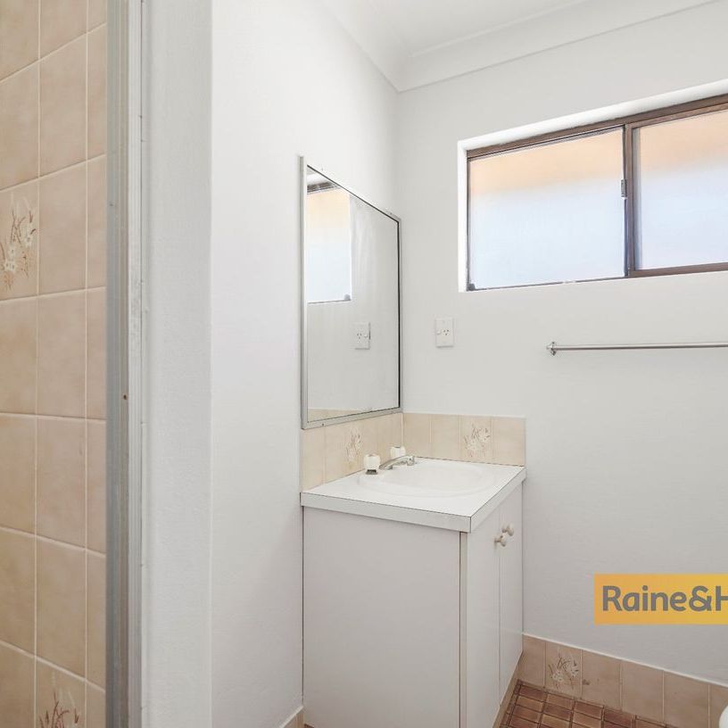 Great unit! Two balconies, handy location - Photo 1