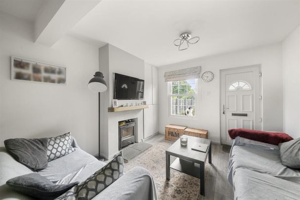 2 bedroom end of terrace house to rent - Photo 1