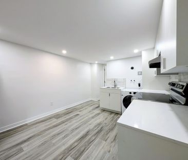 Renovated 2 1/2 Closed Bedroom, Downtown - Photo 3