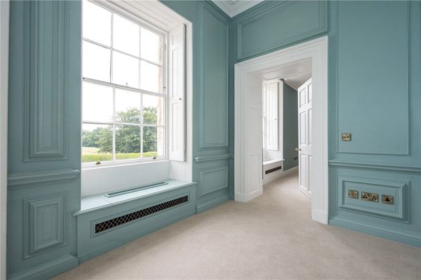 De Lacy is a splendid four bedroomed end of terrace house, situated on the southern elevation and arranged over three floors. - Photo 1