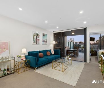 Stylish One-Bedroom Apartment with River Views and Expansive Balcony - Photo 1