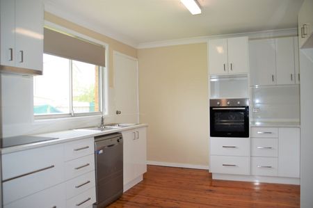 Home For Rent - Photo 4