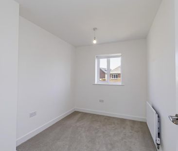 4 bedroom semi-detached house to rent - Photo 5