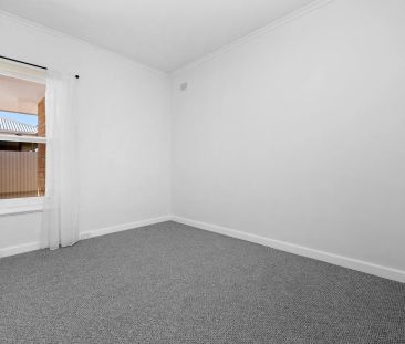 Modern, Fully Renovated Unit in a Convenient Location - Photo 6