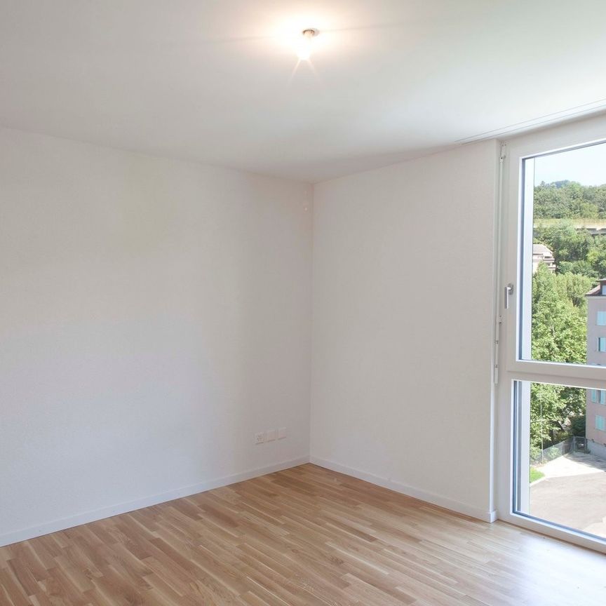 Appartement de 2.5 pièces au 1er étage avec balcon - Photo 1