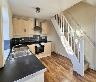 2 Bedroom End Terrace To Let - Photo 4