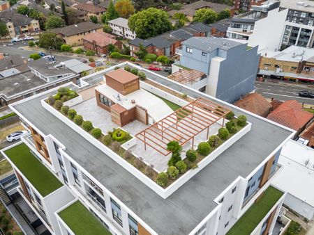 Stylish Retreat with Everyday Convenience - Photo 4