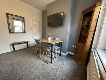 3 bedroom terraced house to rent - Photo 5