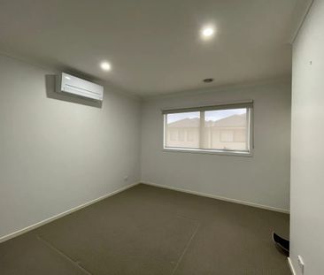 Modern and Spacious! - Photo 4
