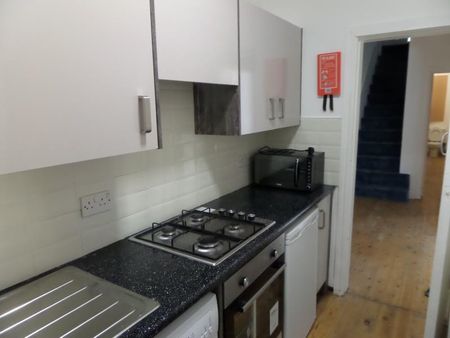 1 bedroom flat to rent - Photo 4