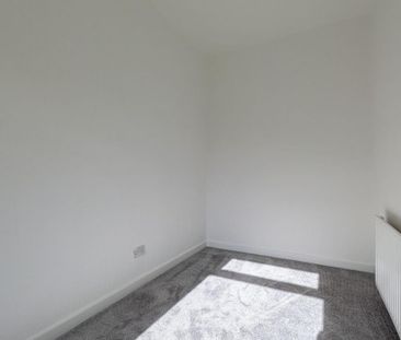 3 bedroom flat to rent - Photo 4