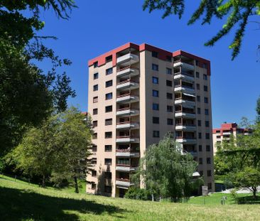 SCHÖNE Wohnung mit grossem Balkon - Foto 1