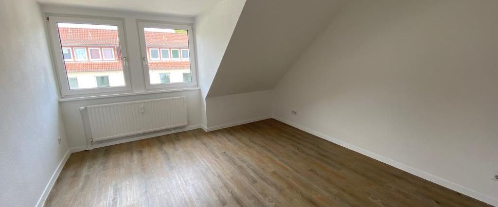 Schöne 4-Zimmer-Wohnung in Zeven mit Laminatboden und Tageslichtbad - ab sofort verfügbar - Photo 1