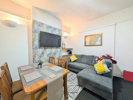 House share to rent on - Photo 3