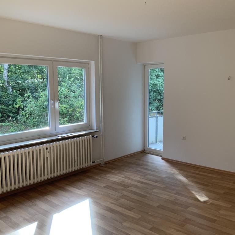 Prima Erdgeschosswohnung mit 3-Zimmern, Balkon und neuem Badezimmer in Lüdenscheid Worth-Honsel - Photo 1