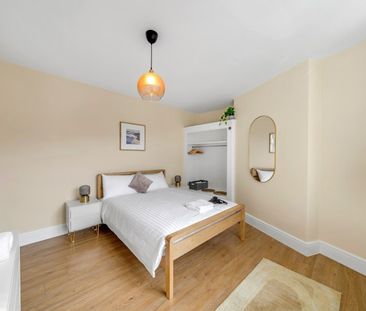 2 Bed Flat, Cranbrook Road, IG2 - Photo 1