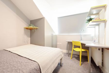 Kendal Lane, Hyde Park, Leeds - Photo 3