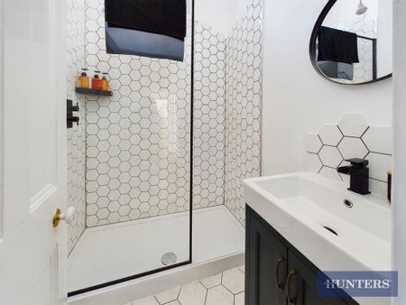 3 bedroom flat to rent - Photo 2