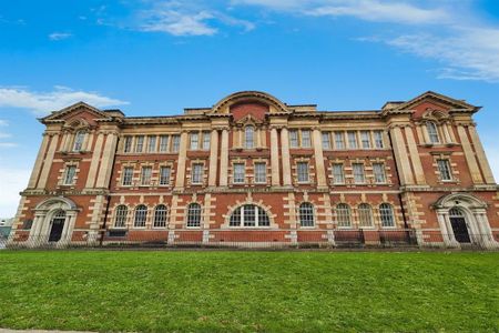 3 bedroom flat to rent - Photo 3