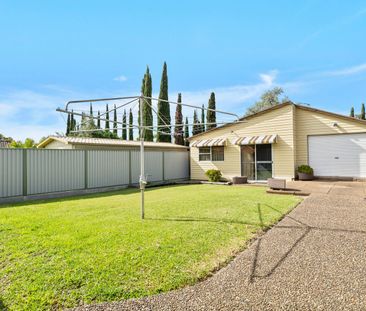 Expansive Five-Bedroom Home with Large Backyard - Photo 5