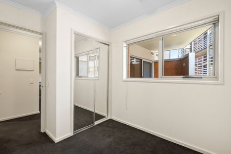 2/1 Gumbri Place, Brunswick VIC 3056 - Photo 3