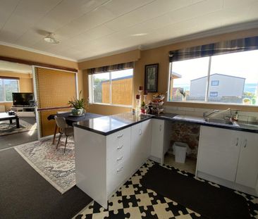 Strathearn Family home - Photo 2