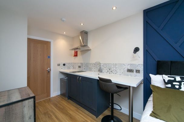 Room in a Shared House, Rosebery Grove, CH42 - Photo 1