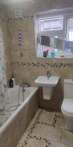 1 bedroom in a house share to rent - Photo 4