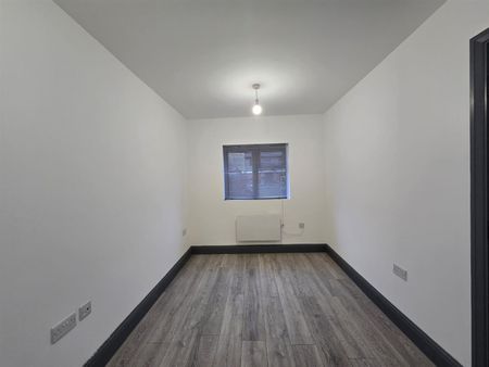 Maxwell Road, Ashford TW15, London - Photo 3