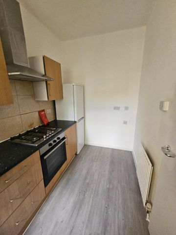 3 bedroom flat to rent - Photo 2