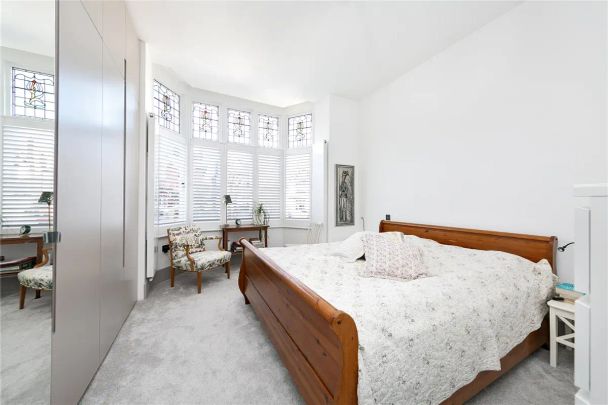 3 bedroom flat in Richmond - Photo 1