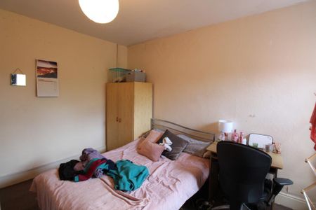 5 bedroom detached house to rent - Photo 3