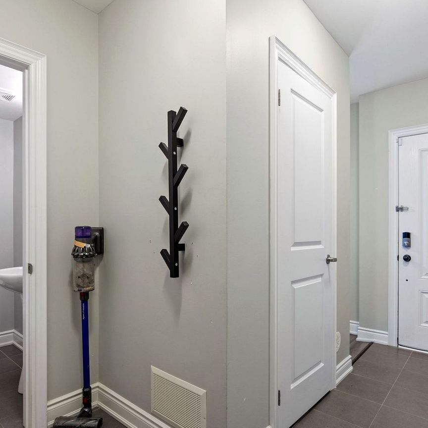 For Lease - 290 Royalton Common Unit# 67, Oakville, Ontario - Photo 1