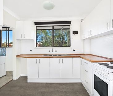 Top Floor Living Moments from Wollongong Harbour - Photo 4