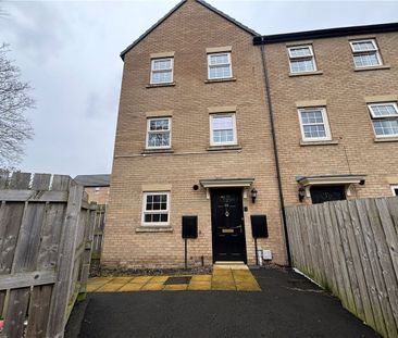 A 2 bedroom three storey end terrace townhouse. - Photo 1