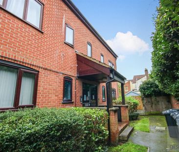 Roseville Close, Norwich, Norfolk - Photo 1