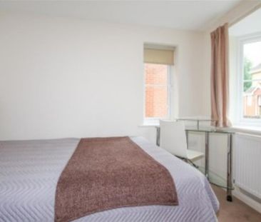 4 bedroom semi-detached house to rent - Photo 3