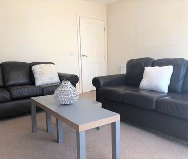 Hough Lane (Room 1), Bramley, Leeds - Photo 1