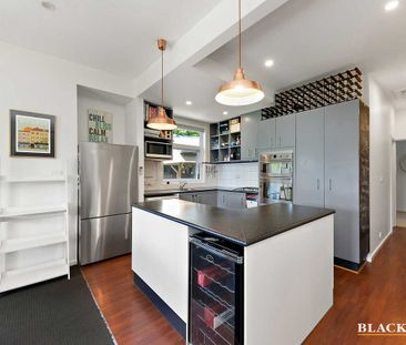 Charming Inner South Oasis with Private Outdoor Living - Photo 2