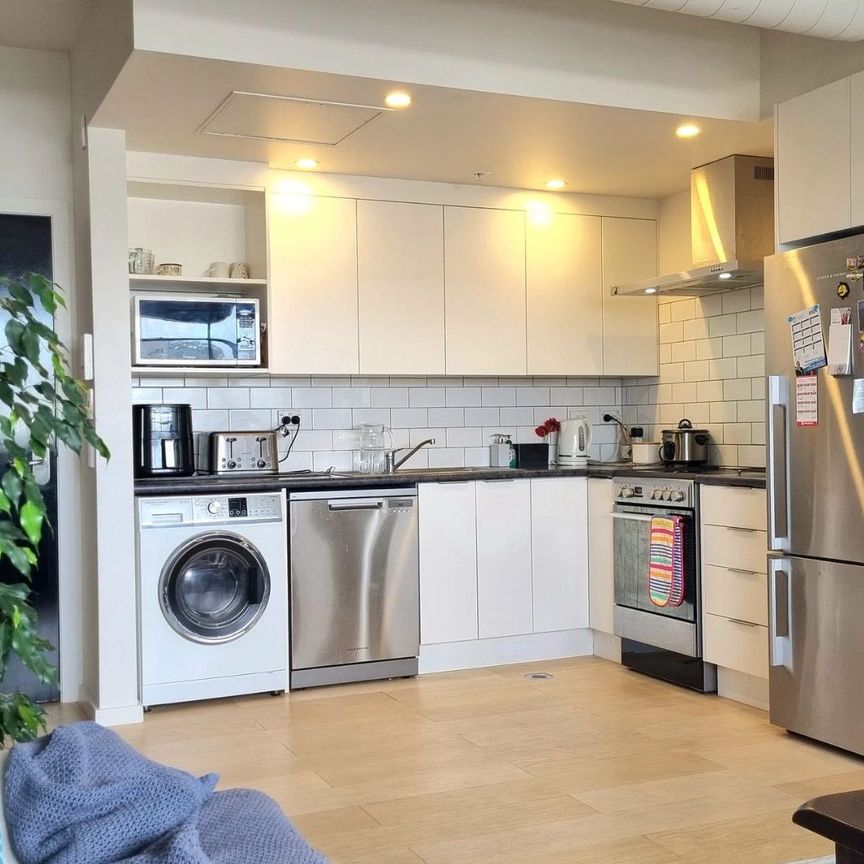 Prime Location - 4-Bedroom Home in Thorndon Quay, Pipitea - Photo 1