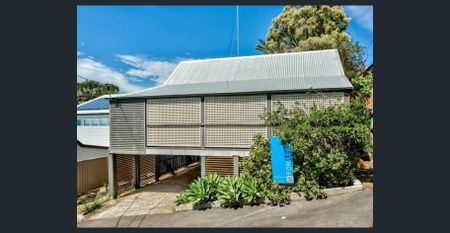 28 Kinross Street, Spring Hill, Qld 4000 - Photo 2