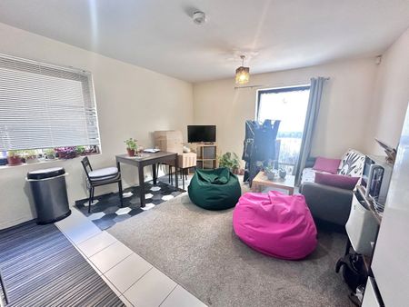 2 Bed Flat, Victoria Way, SE7 - Photo 2