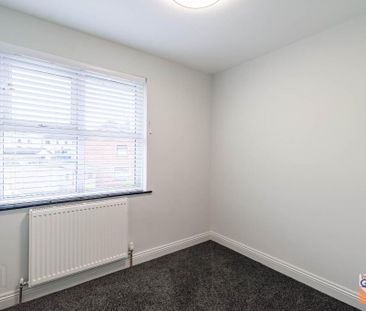 8 Roseville Park, Lisburn, BT27 4XT - Photo 4