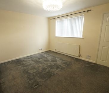 4 bedroom Detached House to let - Photo 3