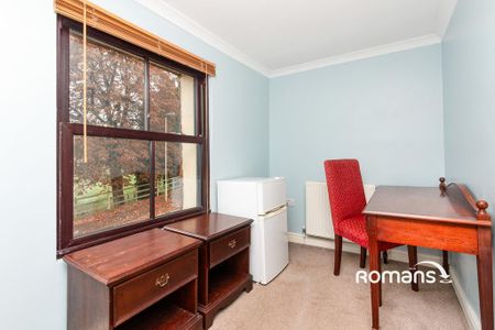 1 bedroom in a house share to rent - Photo 2