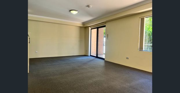 Moments from Top Ryde Shopping Centre! - Photo 1