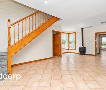 Simply Spacious! - Photo 3